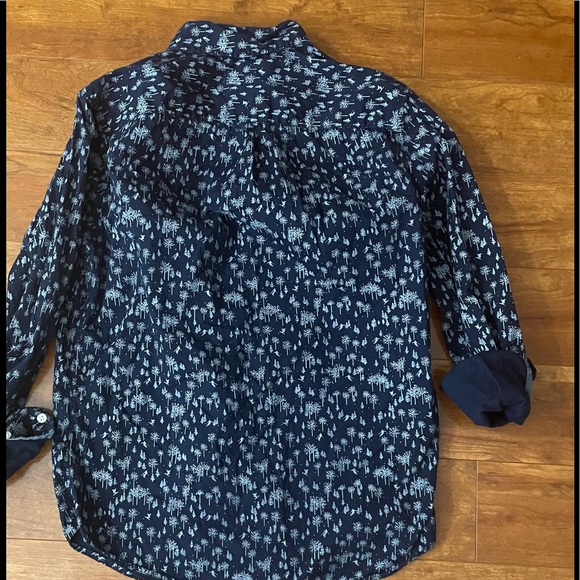 ⛷ GAP ski print navy collared button down - Picture 3 of 4